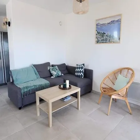 Apartment For 6 People Saint-Raphaël